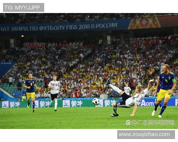 最近备受瞩目的足球明星们及其在赛场上的精彩表现与影响力分析